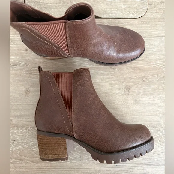 MIA Brown Heeled Boots - Picture 2 of 2